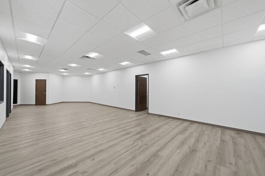 More Photos Of 8 Holland, Irvine Warehouse For Lease