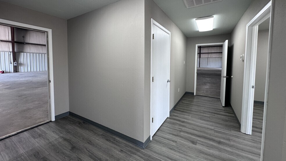 More Photos Of 13404 Redfish Ln, Stafford Warehouse For Lease