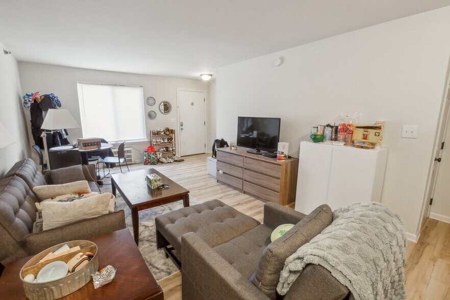 More Photos Of 120 Wilbur St, Newark Apartments For Sale