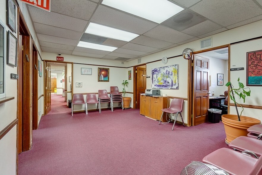 More Photos Of 8512 Whitworth Dr, Los Angeles Loft Creative Space For Lease