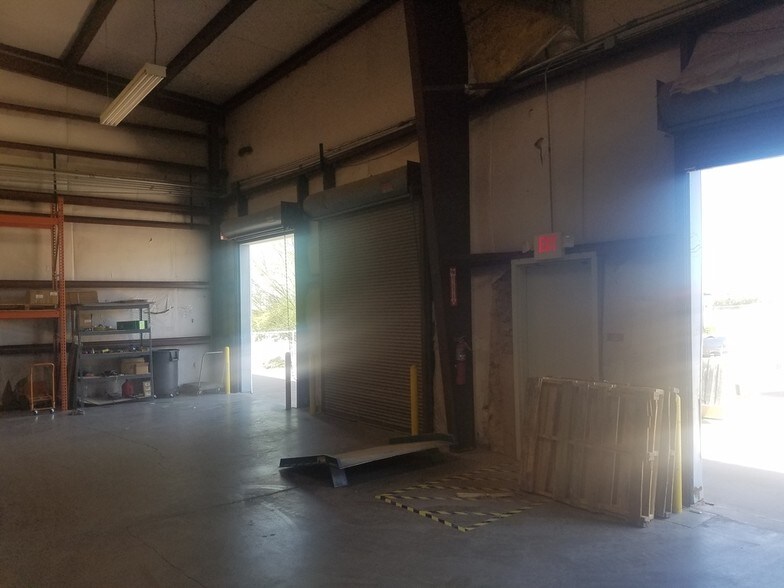 More Photos Of 995 Loma Verde Dr, El Paso Warehouse For Lease