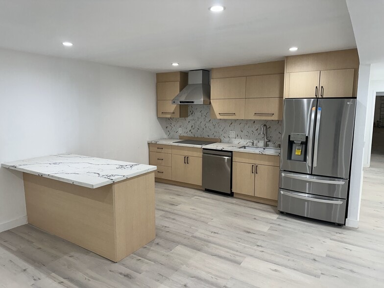 More Photos Of 1177 65th St, Oakland Light Manufacturing For Lease