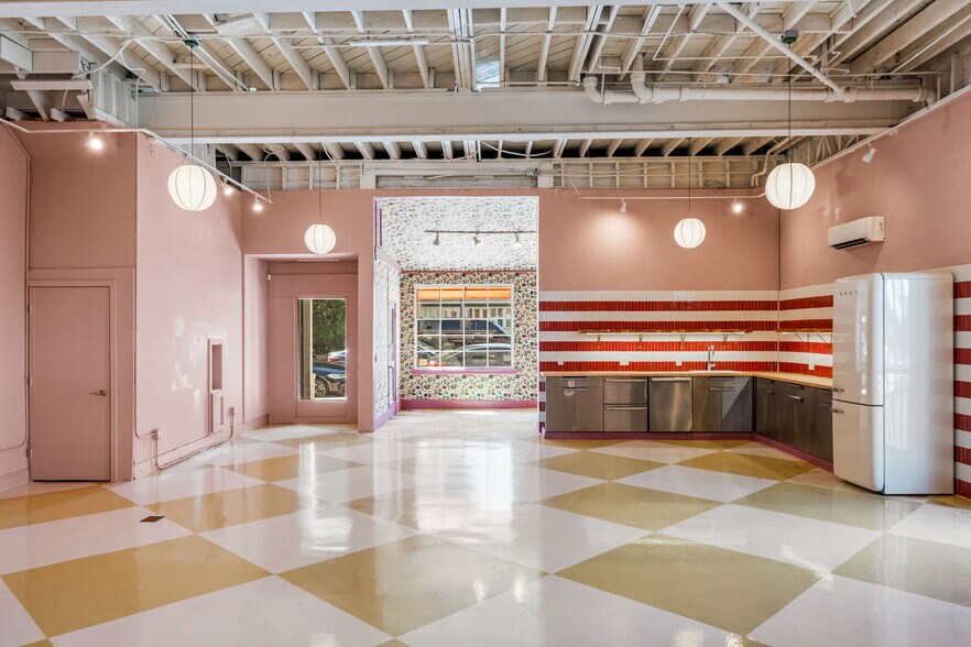 More Photos Of 1020-1024 S Robertson Blvd, Los Angeles Freestanding For Lease