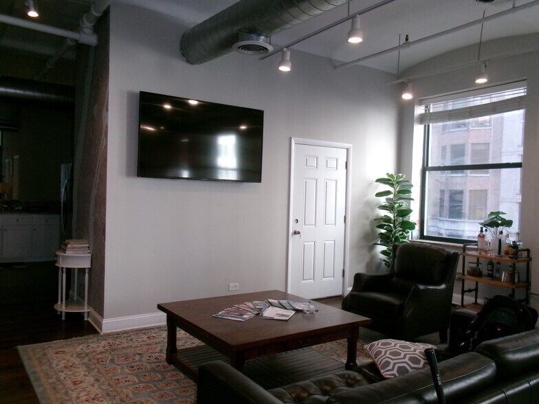 More Photos Of 404 S Wells St, Chicago Loft Creative Space For Lease