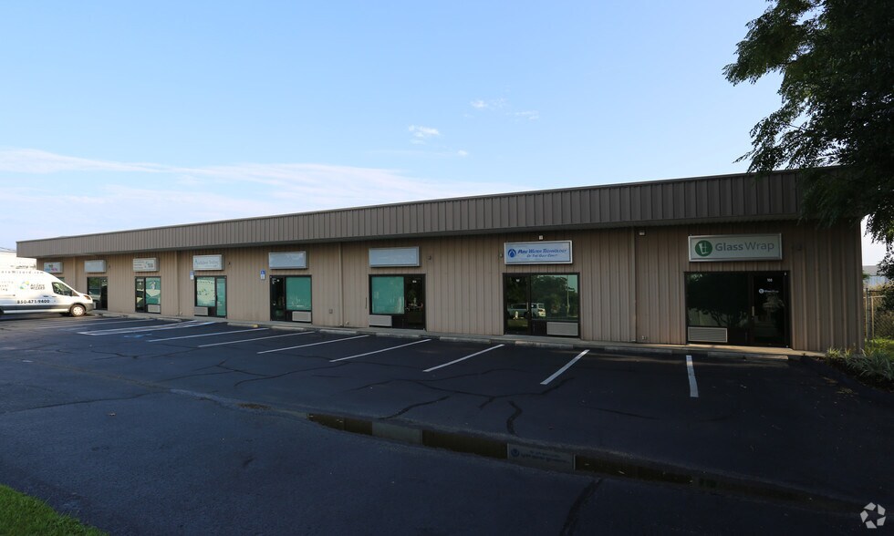 More Photos Of 698 E Heinberg St, Pensacola Light Distribution For Lease