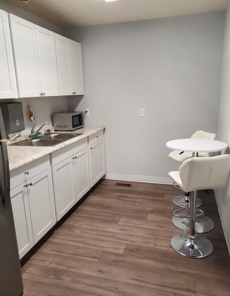 More Photos Of 1613 S Church St, Smithfield Office For Lease