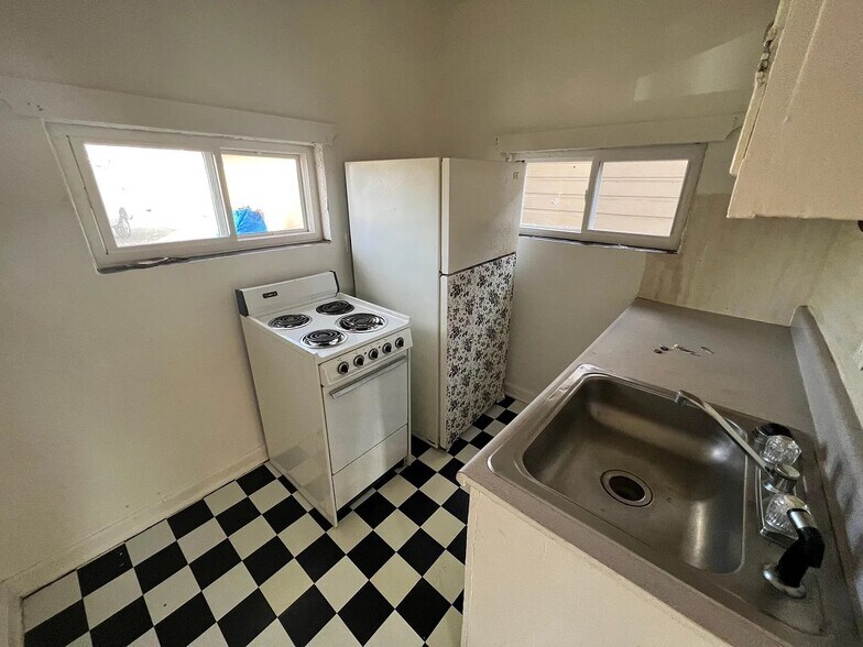 More Photos Of 1208 W White Oak St, Independence Apartments For Sale