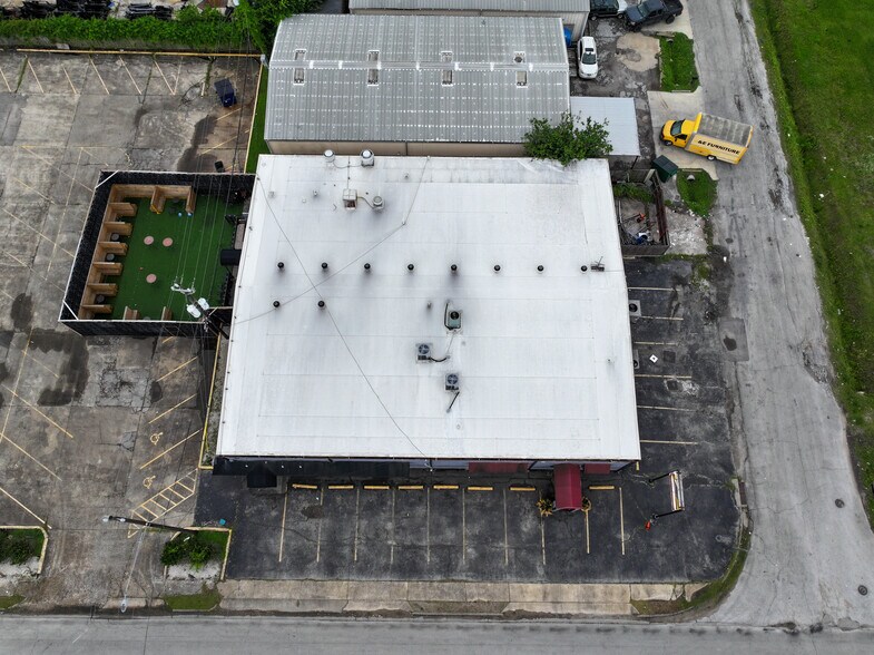 More Photos Of 6500-6502 Dixie Dr, Houston Bar For Sale