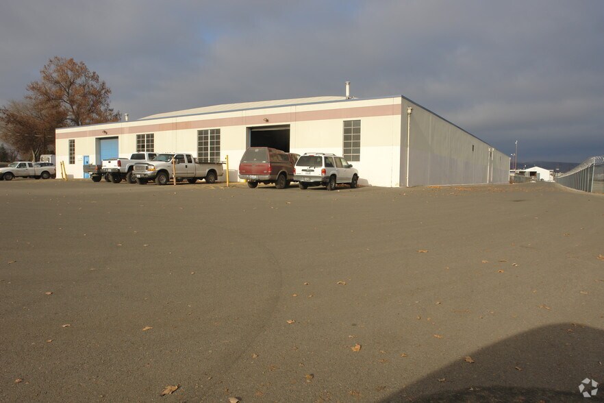 More Photos Of 71 W Arlington St, Yakima Service For Sale