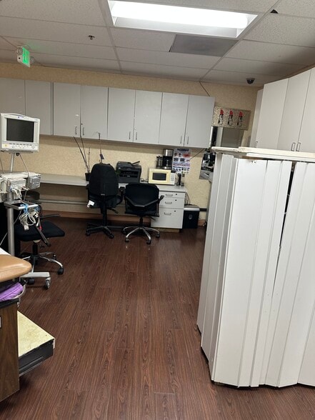 More Photos Of 4940 Van Nuys Blvd, Sherman Oaks Medical For Lease