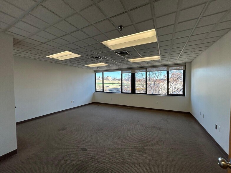 More Photos Of 75 Huntington St, Brooklyn Warehouse For Lease