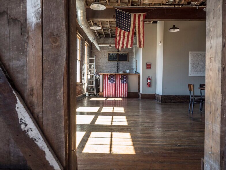 More Photos Of 1 S Union St, Middletown Restaurant For Sale