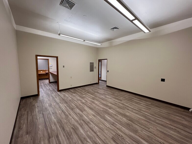 More Photos Of 1925 Bailey Hill Rd, Eugene Office For Lease