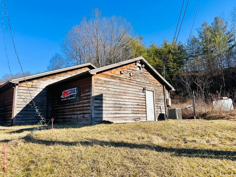 More Photos Of 178 Old Fayette rd, Oak Hill Showroom For Sale