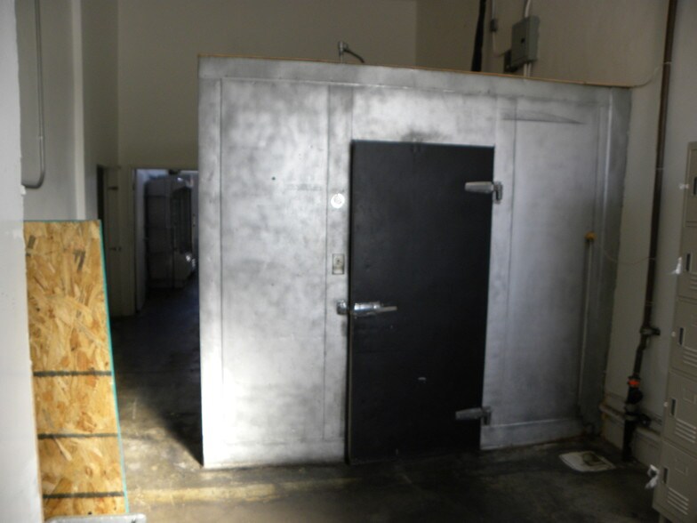 More Photos Of 1101-1119 S La Brea Ave, Los Angeles Freestanding For Lease