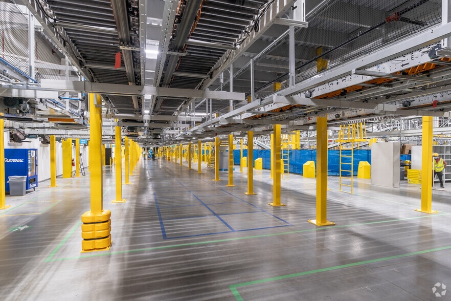 More Photos Of 1025 Boxwood Rd, Wilmington Distribution For Lease