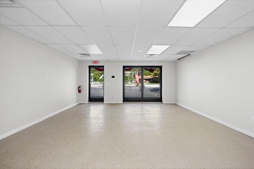 More Photos Of 35628 Jefferson Ave, Harrison Township Medical For Lease
