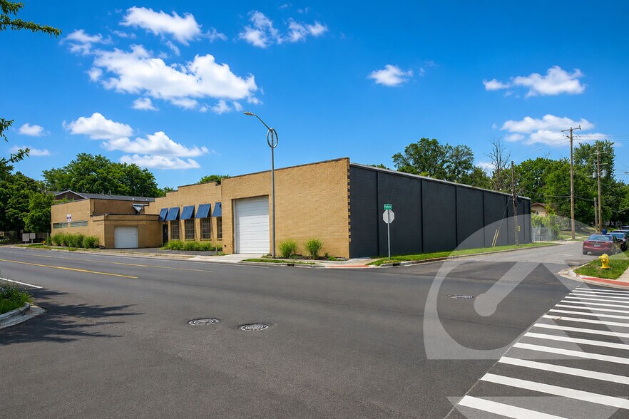 Primary Photo Of 500 Auburn Rd, Pontiac Warehouse For Sale