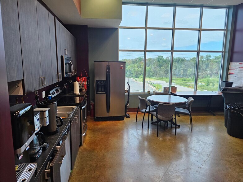 More Photos Of 10610 Metromont Pky, Charlotte Office For Lease