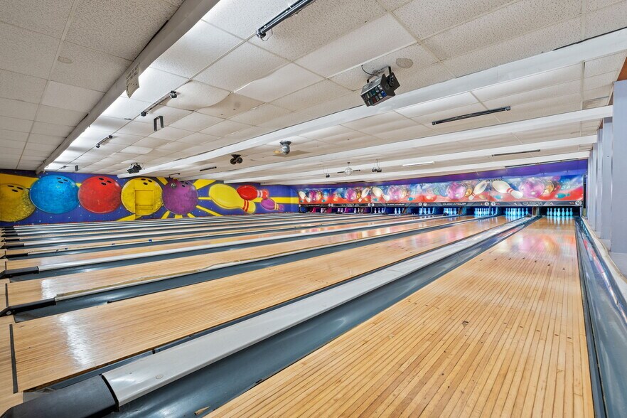 More Photos Of 1616 N Section St, Sullivan Sports And Entertainment For Sale