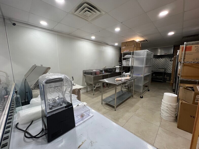 More Photos Of 2210-2220 NE 123rd St, Miami Restaurant For Lease