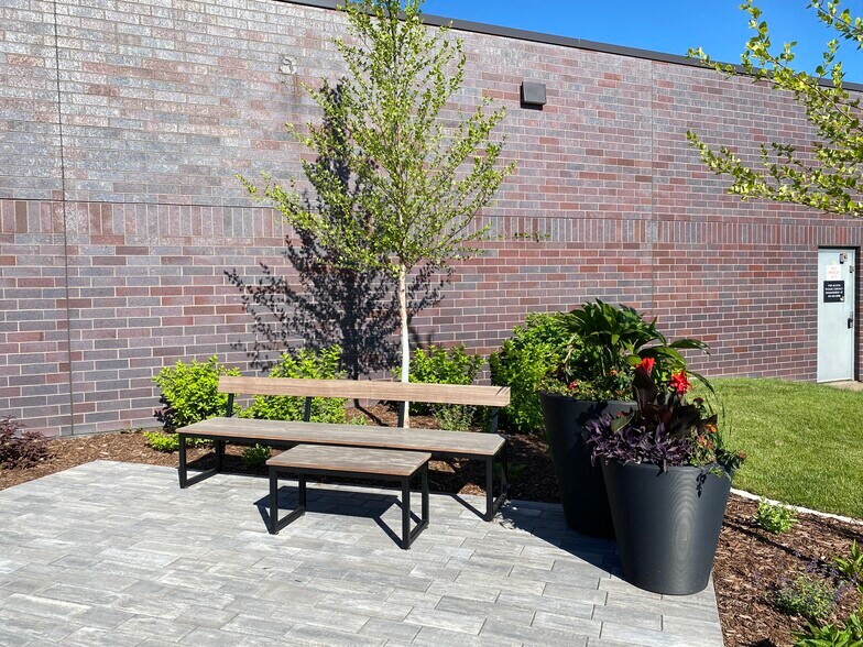 More Photos Of 425 Etna St, Saint Paul Light Manufacturing For Lease