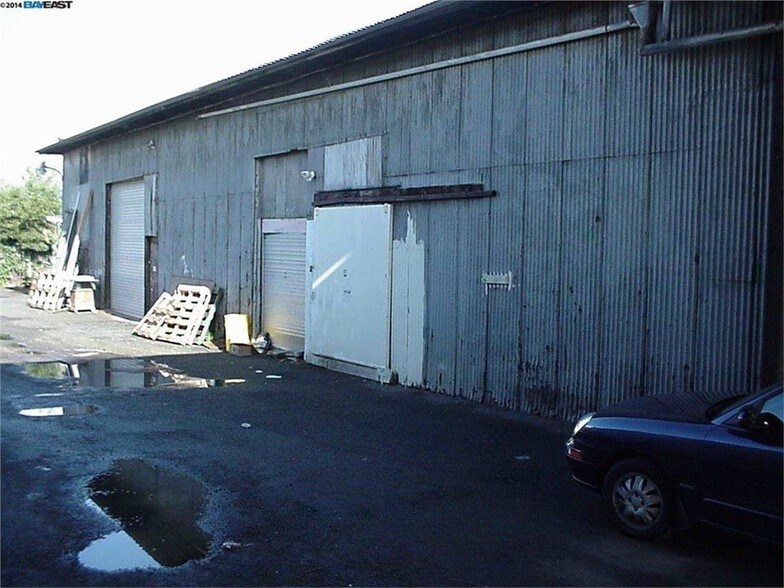 More Photos Of 1429-1449 105th Ave, Oakland Warehouse For Sale