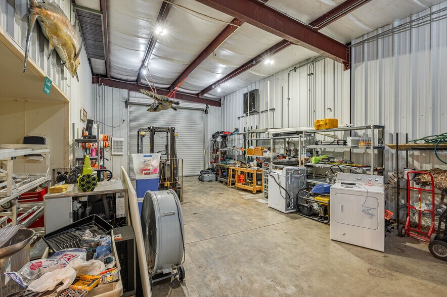 More Photos Of 174 NW 9th ave, Mulberry Distribution For Sale