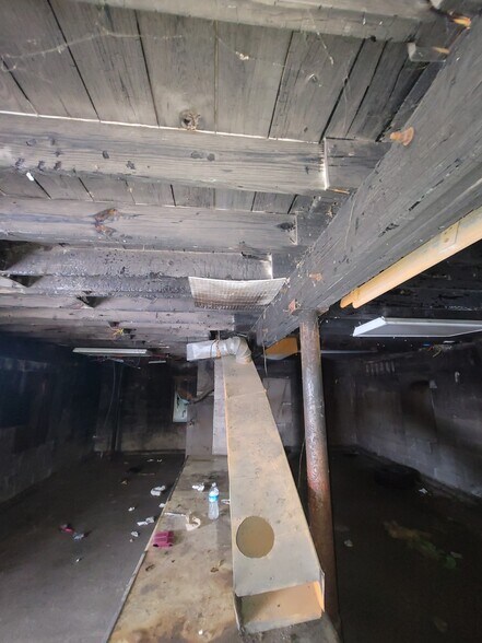 More Photos Of 1823 W 8th St, Muncie Multifamily For Sale