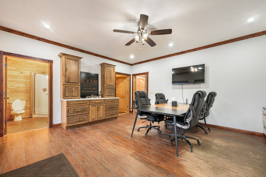 More Photos Of 11406 E 8th St, Reed City Office For Sale