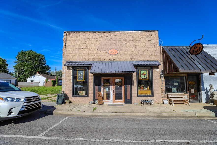 More Photos Of 210 Main St, Hazel Storefront For Sale