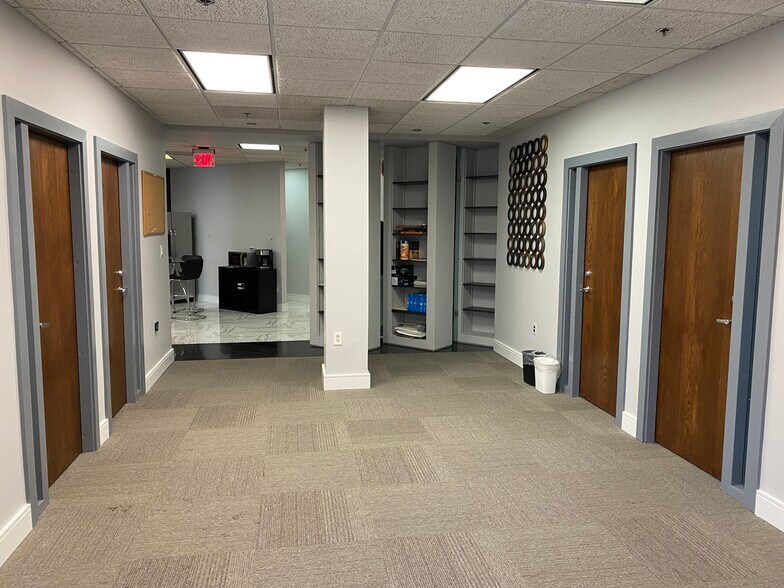 More Photos Of 45640 Willow Pond Plz, Sterling Office For Lease