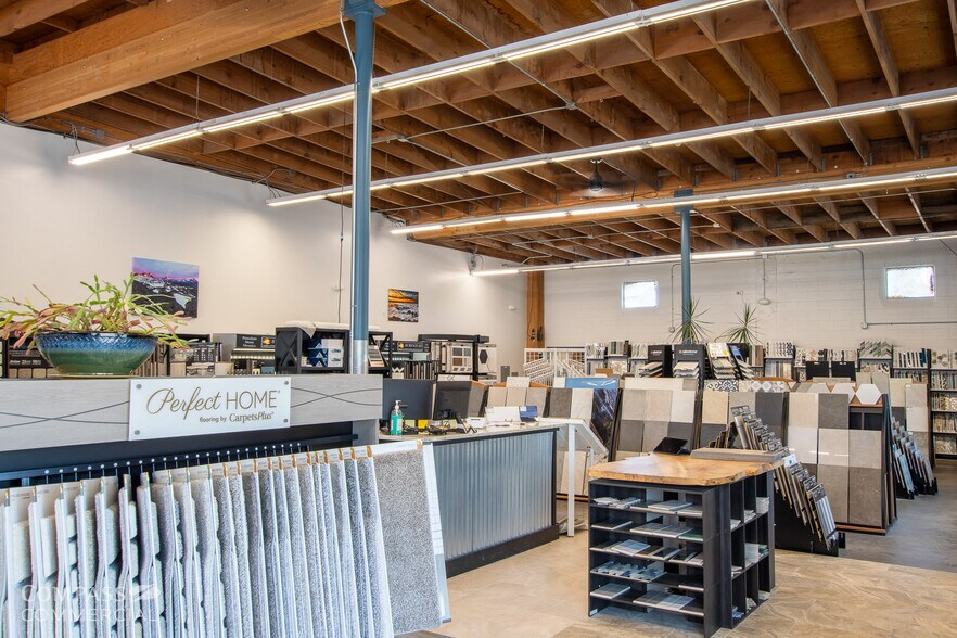 More Photos Of 798 NW 5th St, Redmond Storefront For Lease