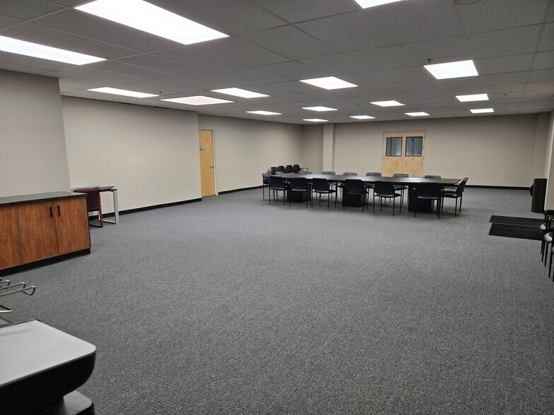 More Photos Of 12 Wright Way, Oakland Warehouse For Lease