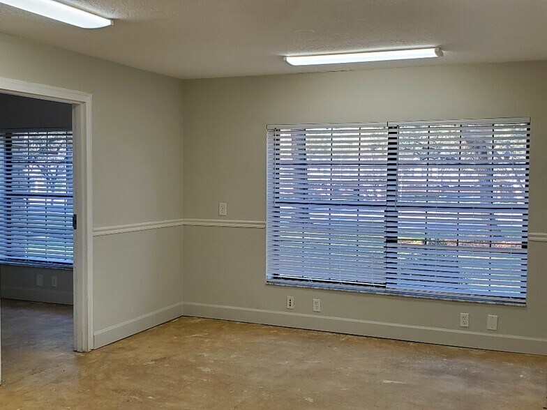 More Photos Of 113 W Chapman Rd, Oviedo Office For Lease