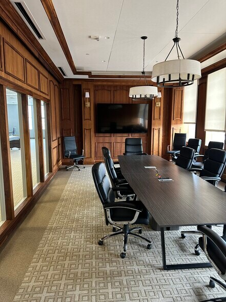 More Photos Of 16740 Birkdale Commons Pky, Huntersville Office Residential For Lease