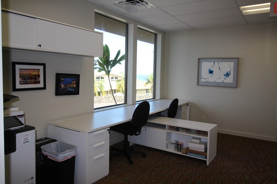 More Photos Of 75-5919 Walua Rd, Kailua Kona Office For Lease