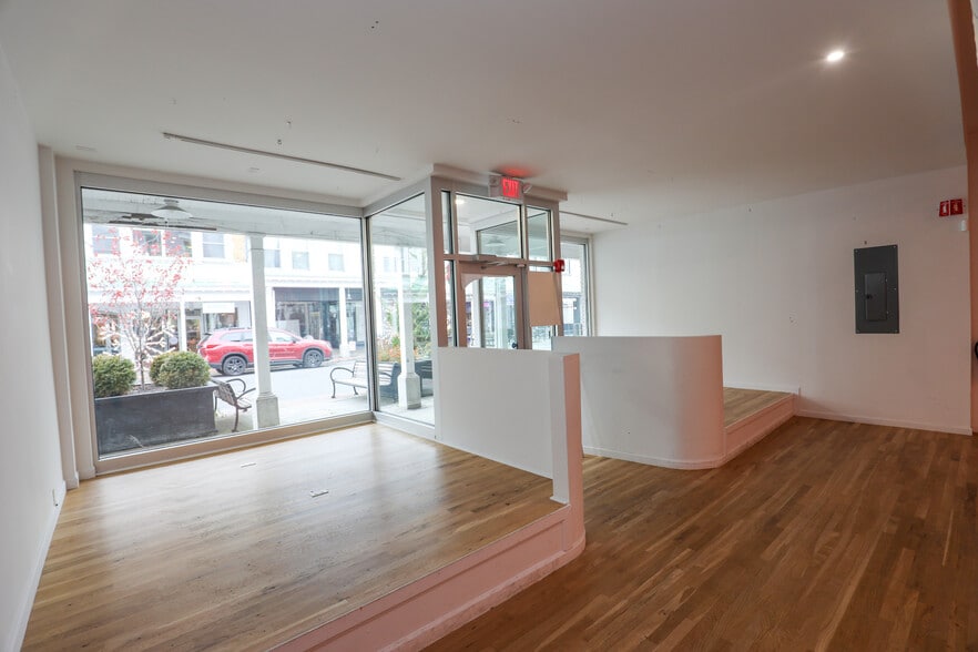More Photos Of 328 Wall St, Kingston Storefront Retail Office For Lease