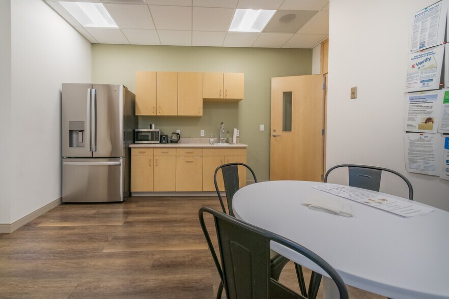 More Photos Of 100-106 S Main st, Ishpeming Flex For Sale