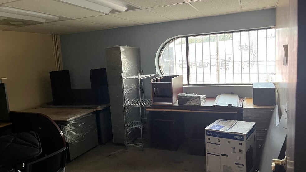 More Photos Of 820 Gladys Ave, Los Angeles Warehouse For Lease