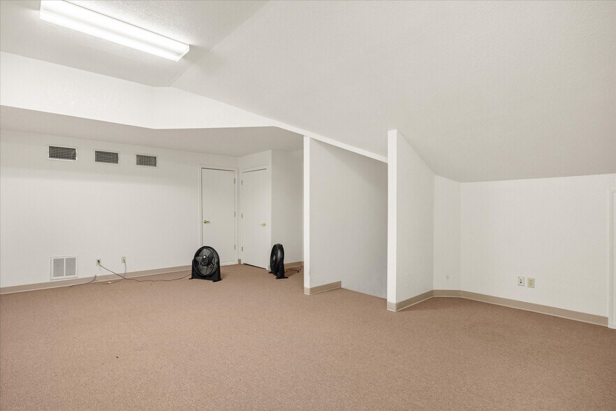 More Photos Of 1305 Paluxy Rd, Granbury Medical For Sale