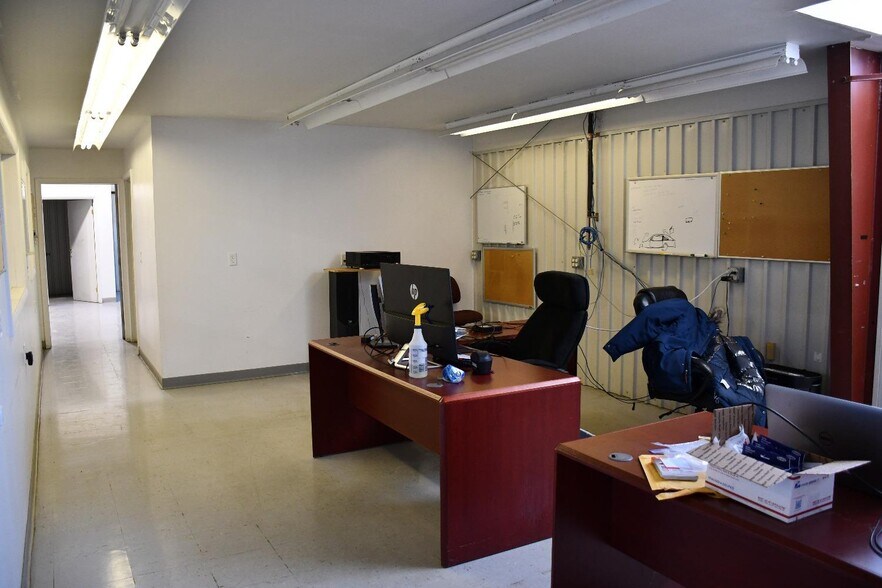 More Photos Of 107 Corona Ave, Groton Warehouse For Sale