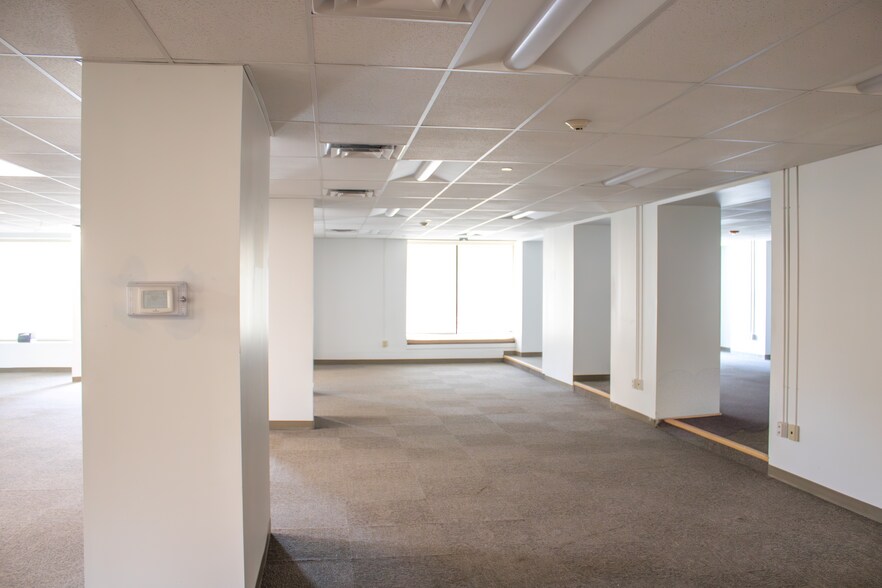 More Photos Of 10651 Euclid Ave, Cleveland Apartments For Lease