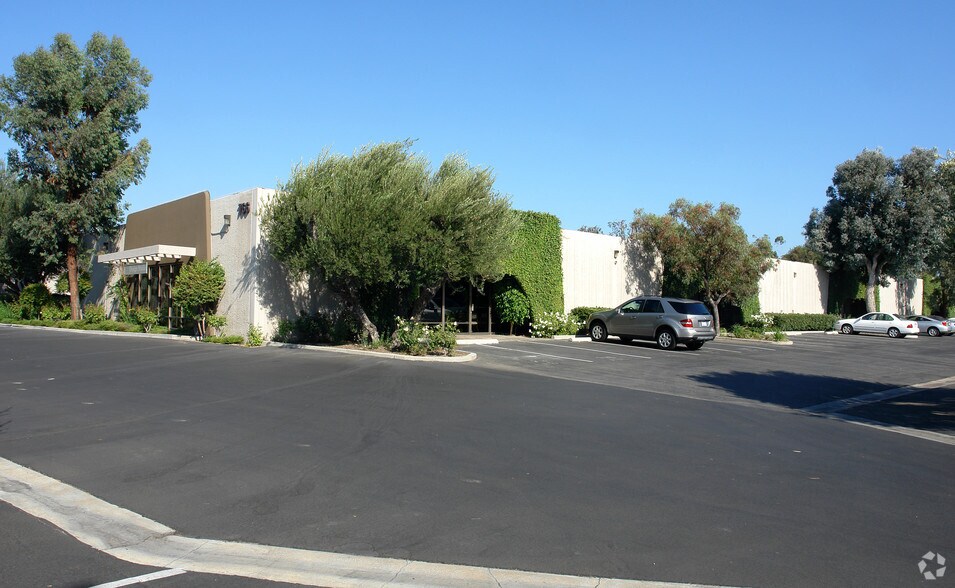 More Photos Of 766 Lakefield Rd, Westlake Village Warehouse For Lease