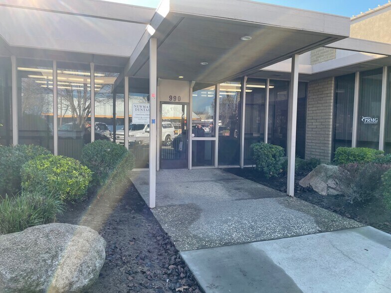 More Photos Of 990 Tulare St, Newman Office For Lease