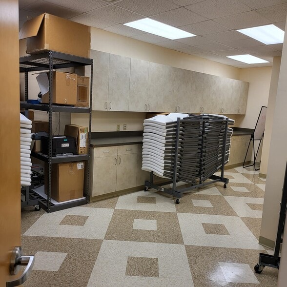 More Photos Of 3500 Gateway Centre Blvd, Morrisville Light Distribution For Lease