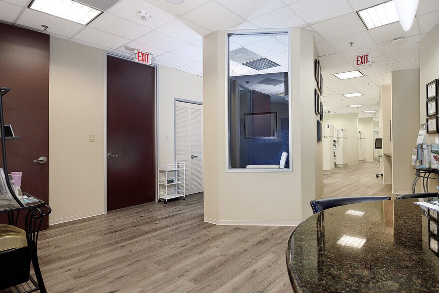 More Photos Of 114 Vision Park Blvd, Shenandoah Office For Sale