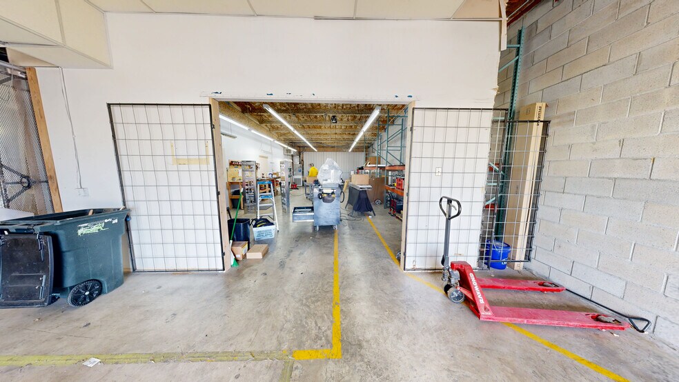 More Photos Of 555-559 N 13th St, Rogers Warehouse For Lease