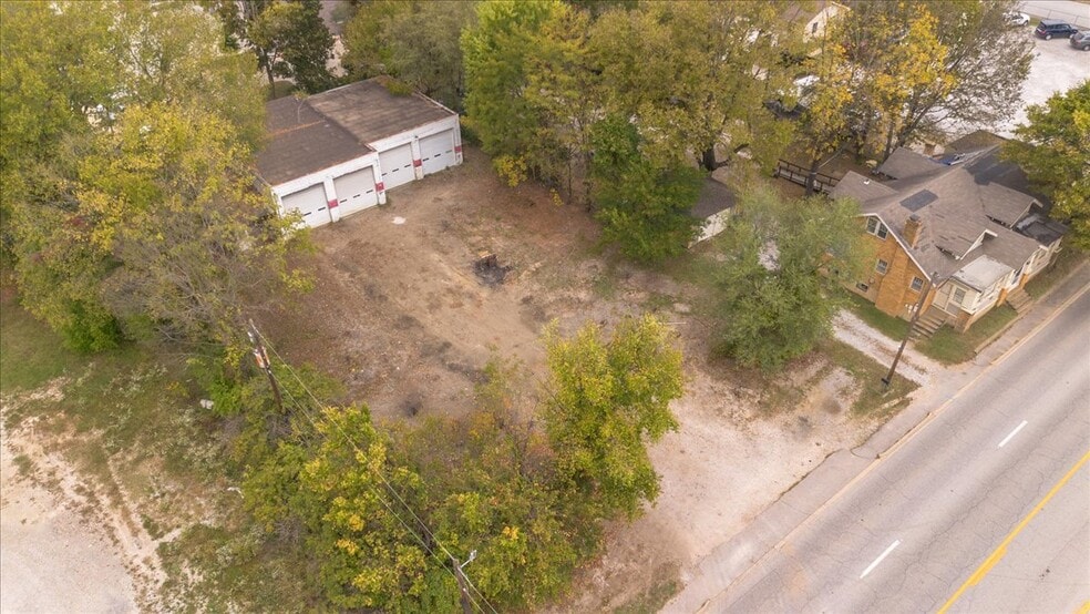 More Photos Of 1341 S School Ave, Fayetteville Auto Repair For Sale