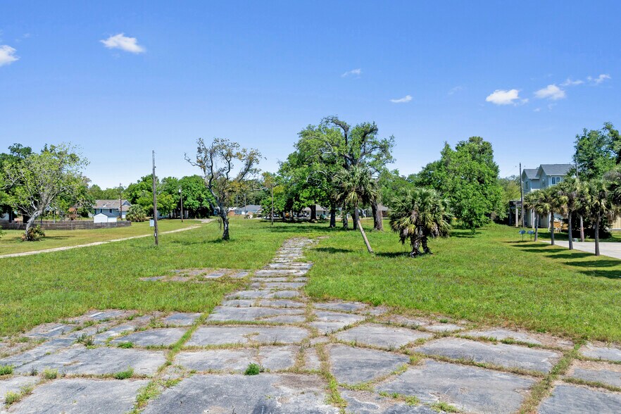 More Photos Of 830 E Beach Blvd, Gulfport Land For Sale